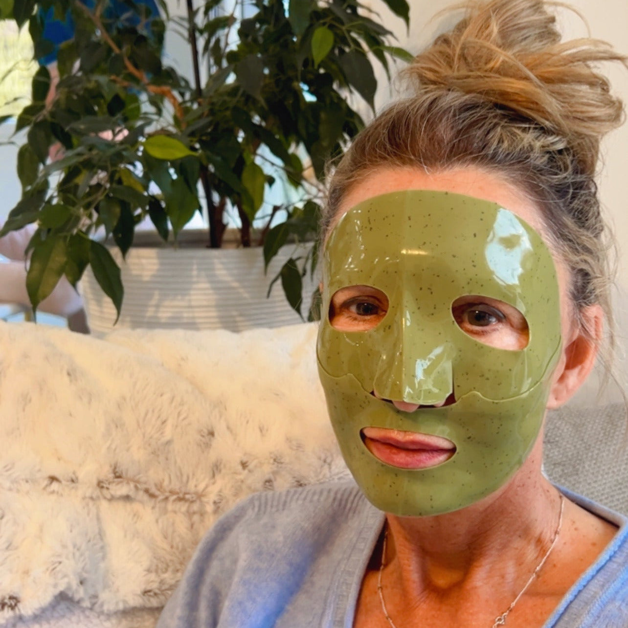 Masque visage infusé au matcha, collagène et acides aminés. Livraison suisse